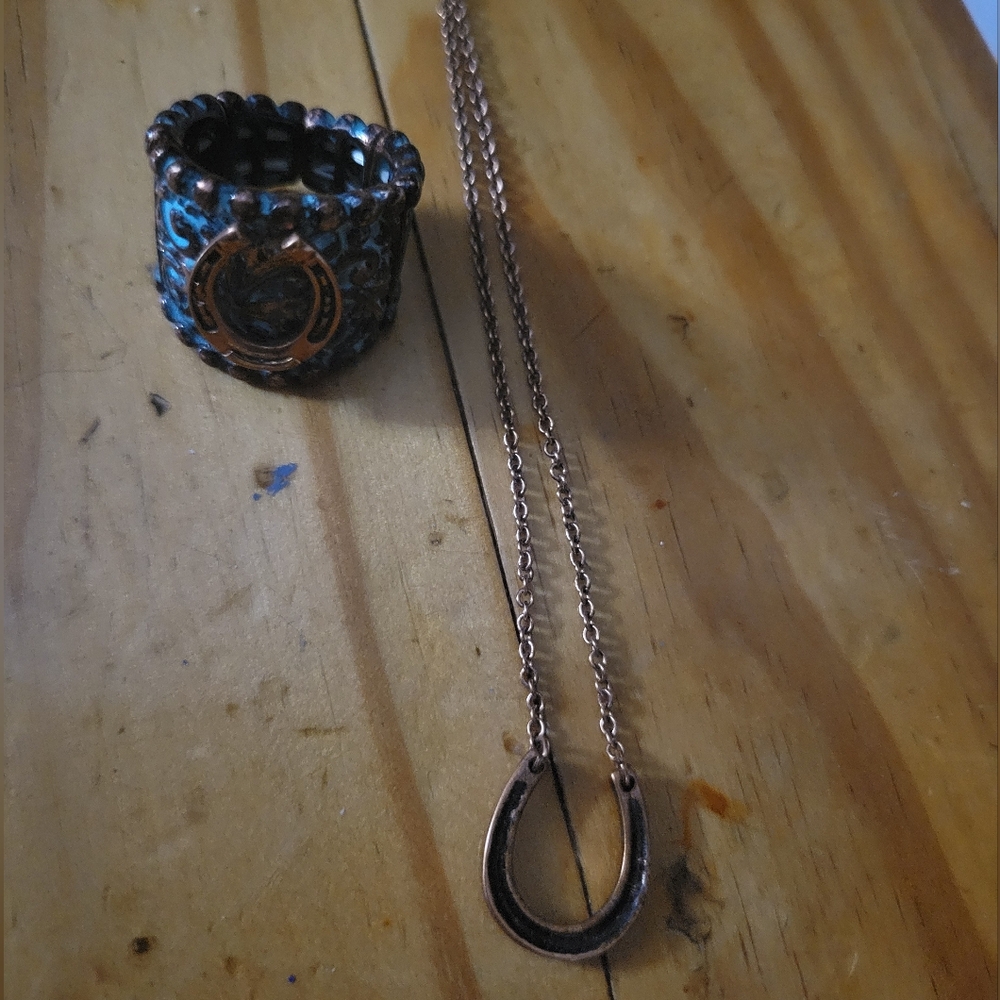 2 piece Set Stretch Ring Horseshoe Necklace like new‎ beautiful turquoise brass